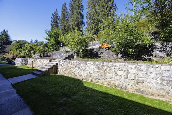 557 Tempe Crescent, North Vancouver For Sale - image 35