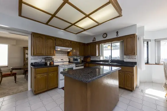 557 Tempe Crescent, North Vancouver For Sale - image 9