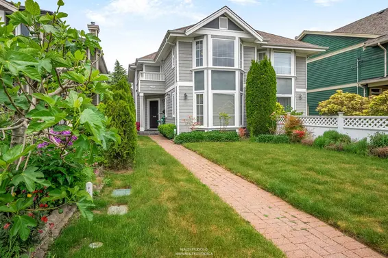 332 East 12th Street, North Vancouver For Sale - image 2