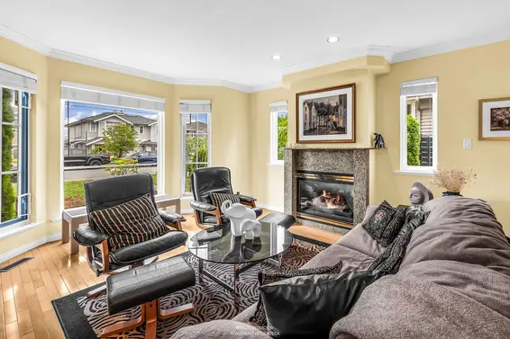 332 East 12th Street, North Vancouver For Sale - image 5