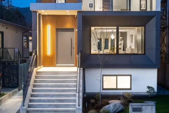 838 East 14th Street, North Vancouver