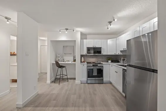 201 2012 Fullerton Avenue, North Vancouver For Sale - image 3