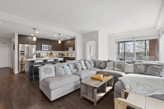 425 723 West 3rd Street, North Vancouver For Sale - image 2