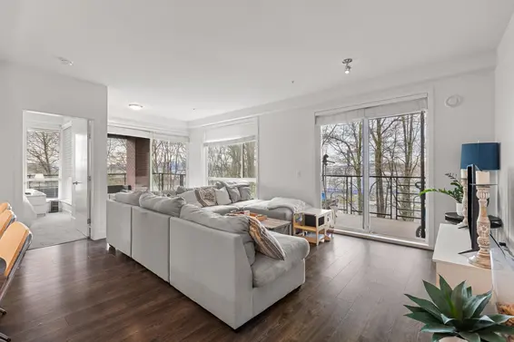 425 723 West 3rd Street, North Vancouver For Sale - image 3