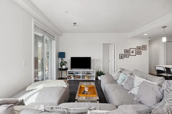 425 723 West 3rd Street, North Vancouver For Sale - image 4