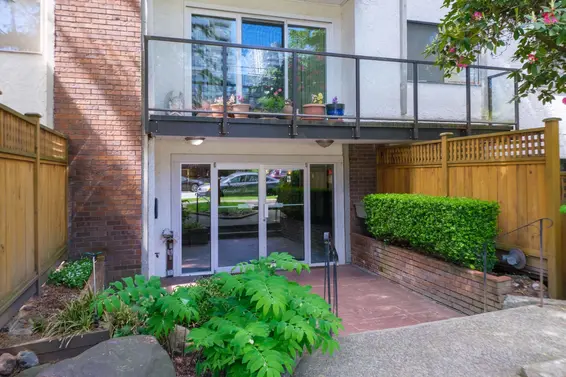 306 1515 Chesterfield Avenue, North Vancouver For Sale - image 2