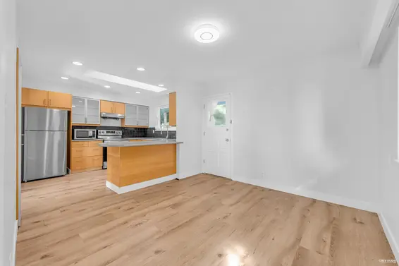 1910 27th Street, West Vancouver For Sale - image 10