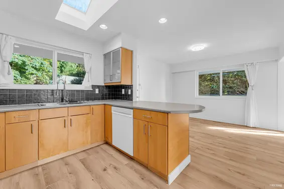 1910 27th Street, West Vancouver For Sale - image 15