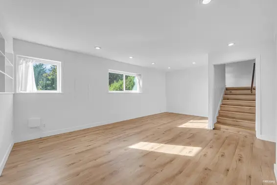 1910 27th Street, West Vancouver For Sale - image 35