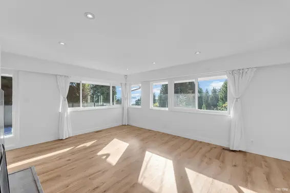 1910 27th Street, West Vancouver For Sale - image 7