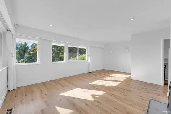 1910 27th Street, West Vancouver For Sale - image 8