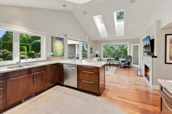 1160 14th Street, West Vancouver For Sale - image 7