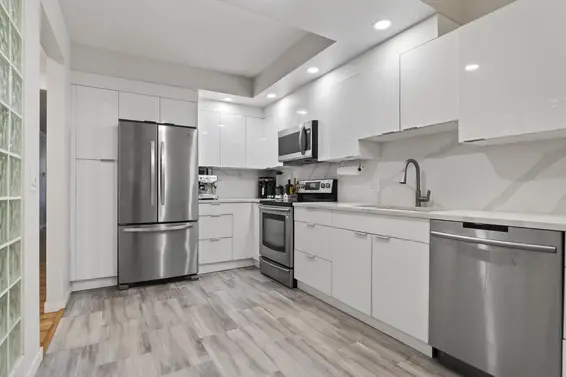 205 3151 Woodbine Drive, North Vancouver For Sale - image 7