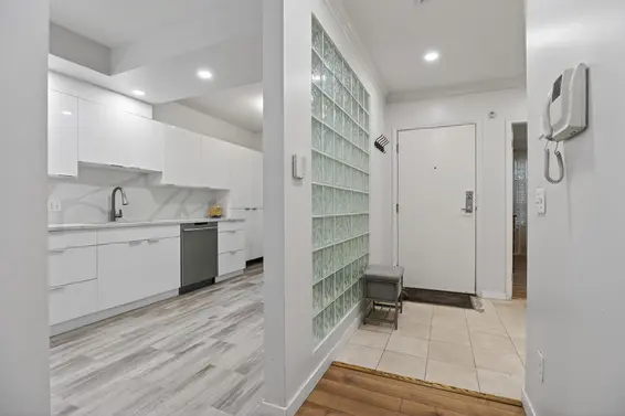 205 3151 Woodbine Drive, North Vancouver For Sale - image 8