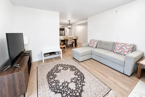 504 137 West 17th Street, North Vancouver For Sale - image 2
