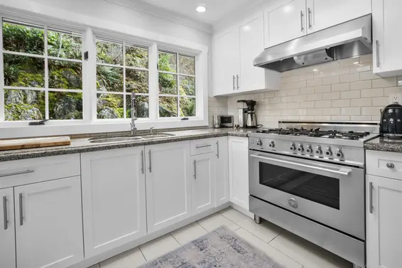 5478 Greenleaf Road, West Vancouver For Sale - image 11