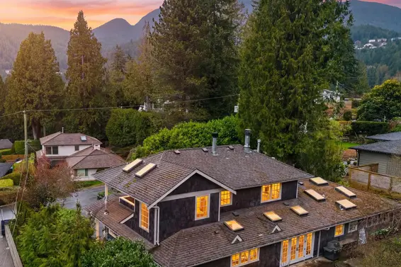 5478 Greenleaf Road, West Vancouver For Sale - image 2