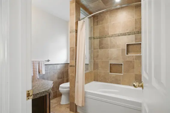 3670 Rutherford Crescent, North Vancouver For Sale - image 13