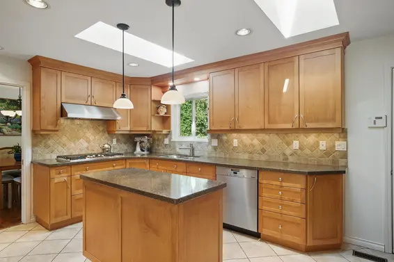 3670 Rutherford Crescent, North Vancouver For Sale - image 6