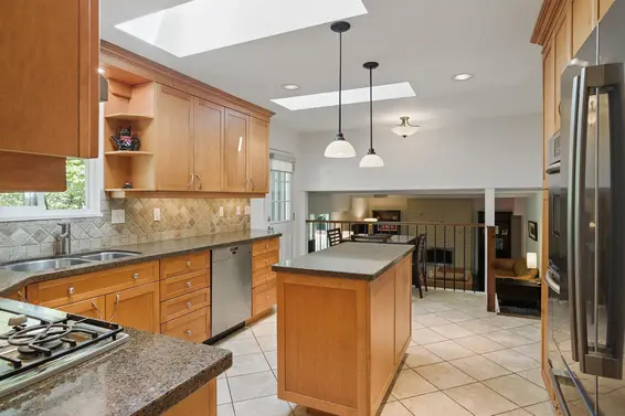 3670 Rutherford Crescent, North Vancouver For Sale - image 9