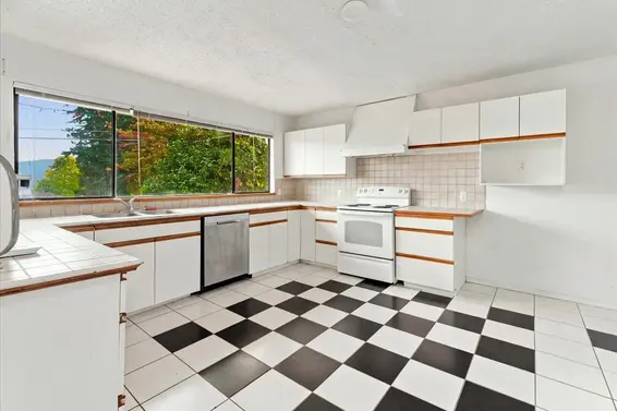787 Roslyn Boulevard, North Vancouver For Sale - image 15