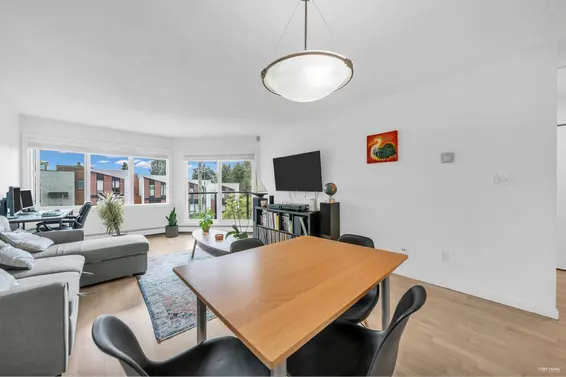 309 156 West 21st Street, North Vancouver