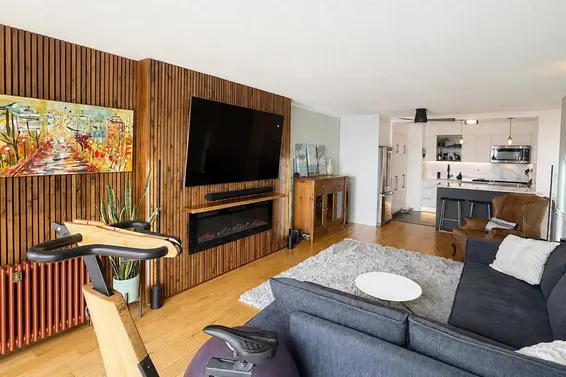 303 441 East 3rd Street, North Vancouver