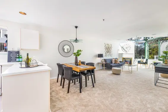 205 565 17th Street, West Vancouver For Sale - image 4