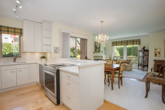 110 843 22nd Street, West Vancouver For Sale - image 3