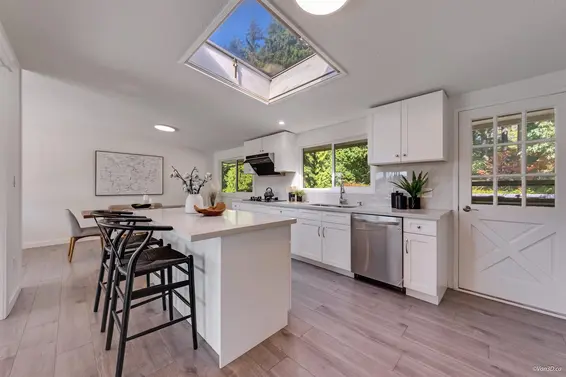 667 Plymouth Drive, North Vancouver For Sale - image 10