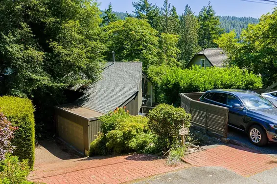 6680 Wellington Avenue, West Vancouver For Sale - image 2