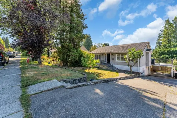 135 East 27 Street, North Vancouver For Sale - image 3