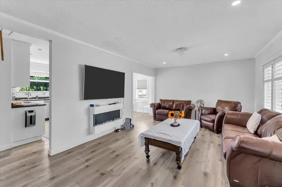 135 East 27 Street, North Vancouver For Sale - image 4