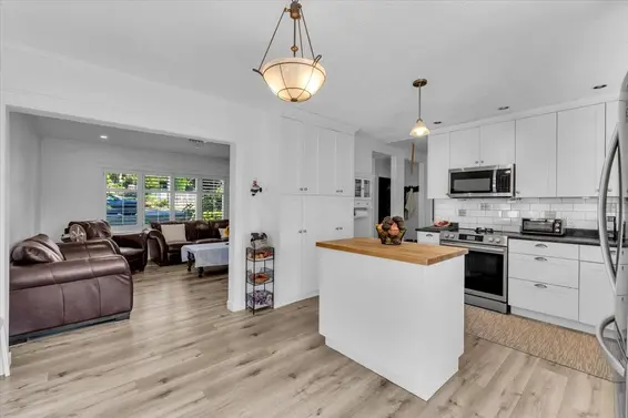 135 East 27 Street, North Vancouver For Sale - image 6