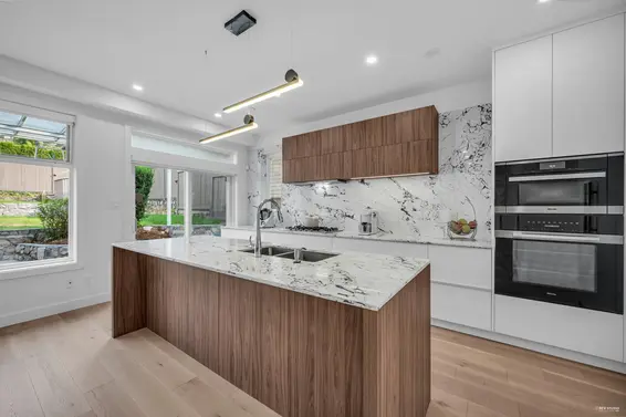 2175 Kings Avenue, West Vancouver For Sale - image 11