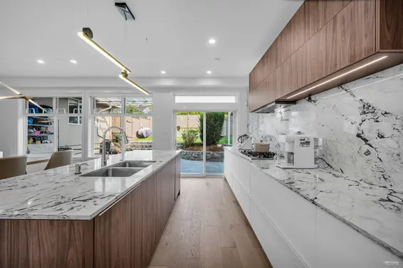 2175 Kings Avenue, West Vancouver For Sale - image 12