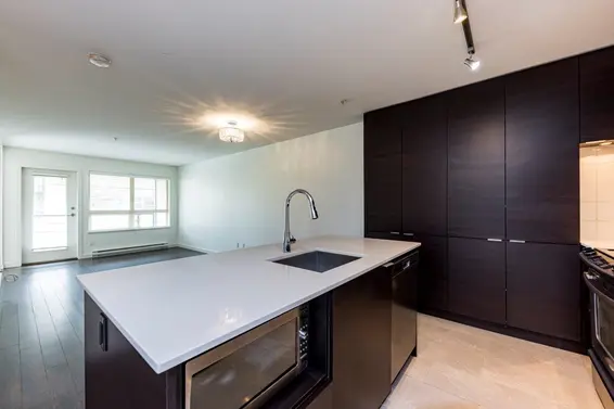 302 1677 Lloyd Avenue, North Vancouver