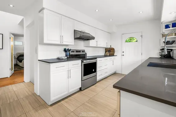 947 Evergreen Place, North Vancouver For Sale - image 14