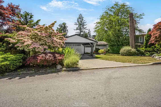 947 Evergreen Place, North Vancouver For Sale - image 2