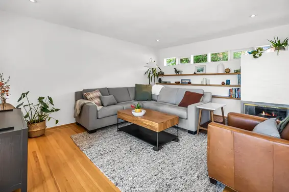 947 Evergreen Place, North Vancouver For Sale - image 3