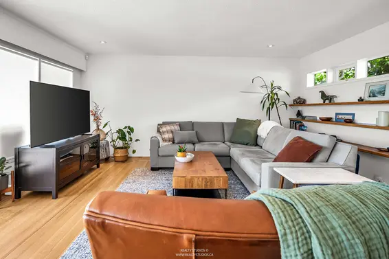 947 Evergreen Place, North Vancouver For Sale - image 4