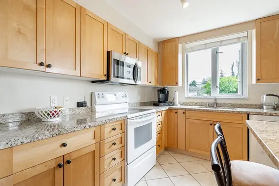 301 2203 Bellevue Avenue, West Vancouver For Sale - image 3