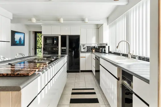 1588 Merlynn Crescent, North Vancouver For Sale - image 17