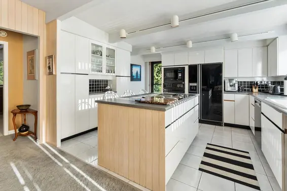 1588 Merlynn Crescent, North Vancouver For Sale - image 18