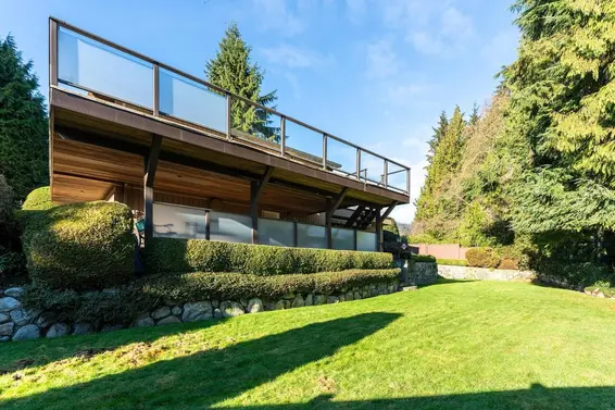 1588 Merlynn Crescent, North Vancouver For Sale - image 2