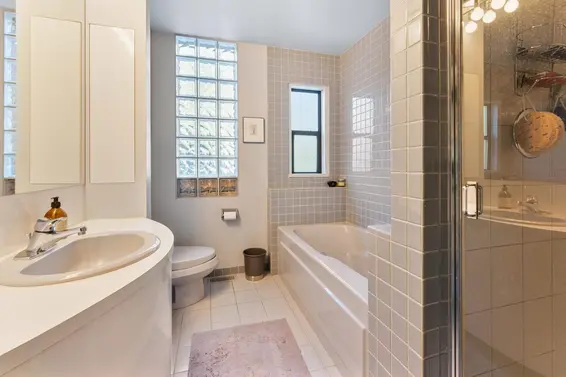 1588 Merlynn Crescent, North Vancouver For Sale - image 28