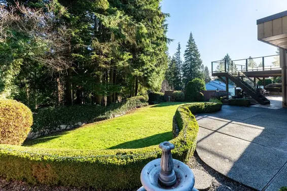 1588 Merlynn Crescent, North Vancouver For Sale - image 31