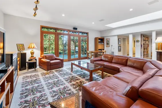 1588 Merlynn Crescent, North Vancouver For Sale - image 5