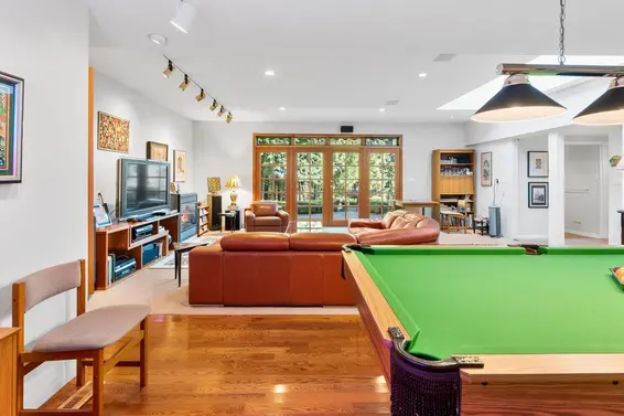 1588 Merlynn Crescent, North Vancouver For Sale - image 8