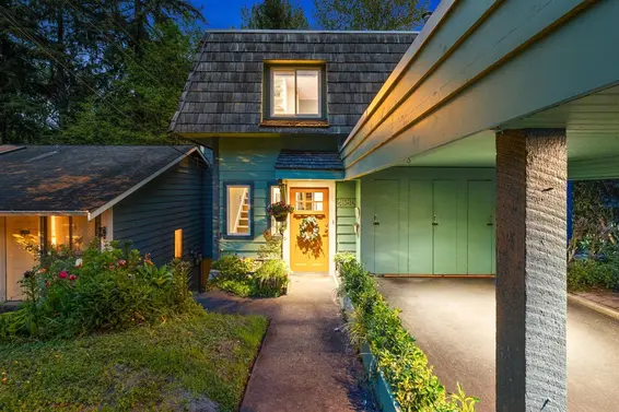 2380 Mackay Avenue, North Vancouver
